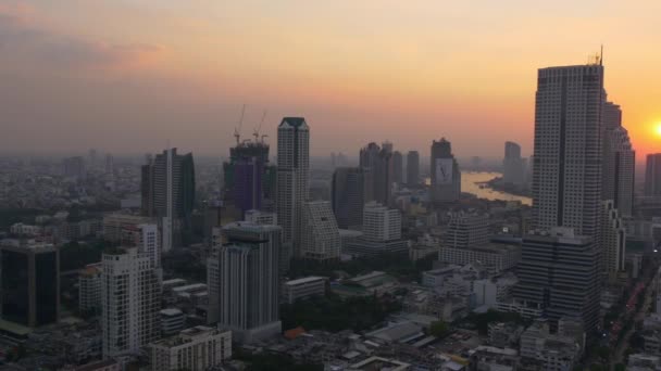 Vista del atardecer en Bangkok skyline — Vídeo de stock