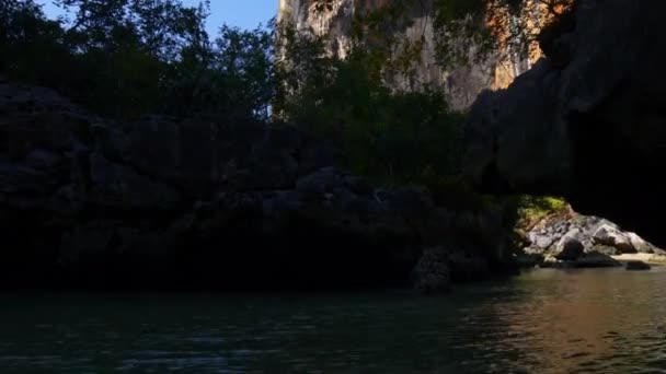 Paseo en barco en Tailandia — Vídeo de stock