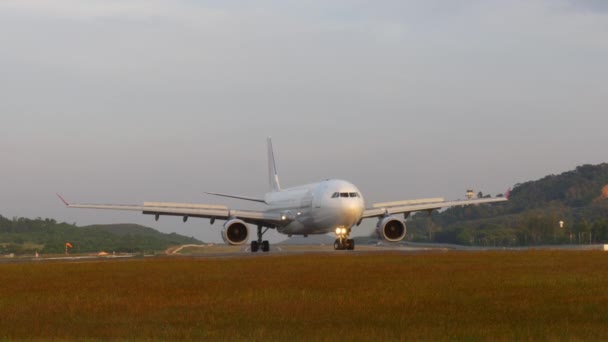 Großes Jumbojet-Flugzeug — Stockvideo