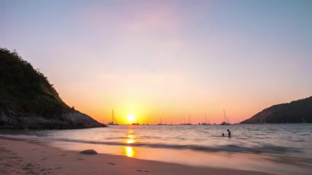 Famosa playa de Nai Harn — Vídeo de stock