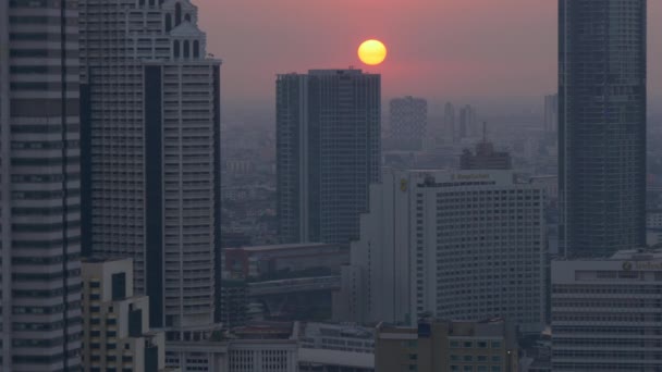 Vista del atardecer en Bangkok skyline — Vídeo de stock