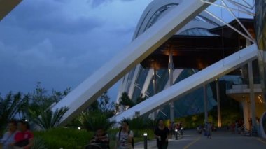 Çiçek kubbe ve bulut ormanı 