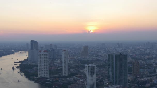 Sonnenuntergang Blick auf Bangkoks Skyline — Stockvideo