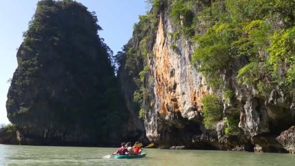 Journée d'été bateau excursion touristique — Video
