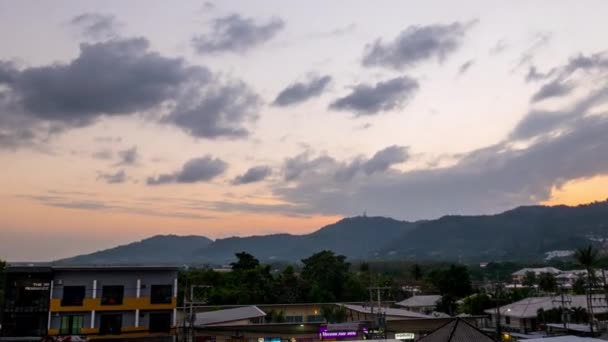 Pôr do sol sobre a cidade de phuket — Vídeo de Stock