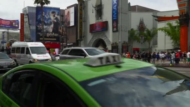 Людному перехресті Лос-Анджелесі — стокове відео