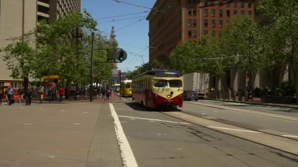 Tramvay ile san francisco sokakları — Stok video