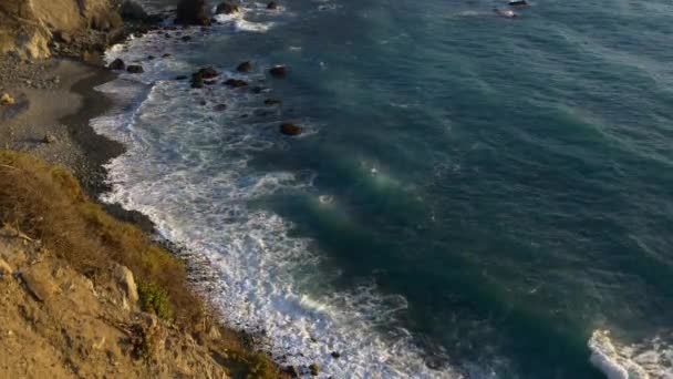 Καλιφόρνια ακτές κατά μήκος το Μπιγκ Σουρ — Αρχείο Βίντεο