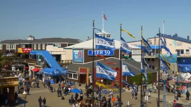 Crowd of people on Venice Beach — Stock Video