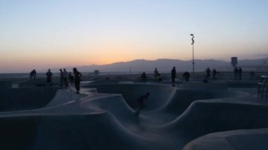 gün batımında ünlü paten Parkı