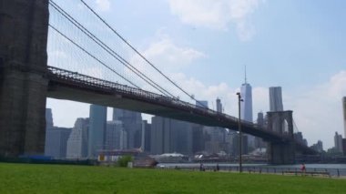 brooklyn Köprüsü'nde güneşli gün görünümü