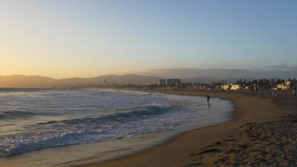 Californië kust bij zonsondergang — Stockvideo