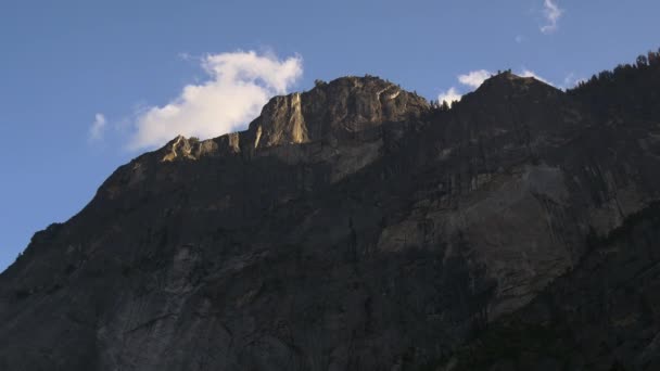 Halve koepel in yosemite national park — Stockvideo