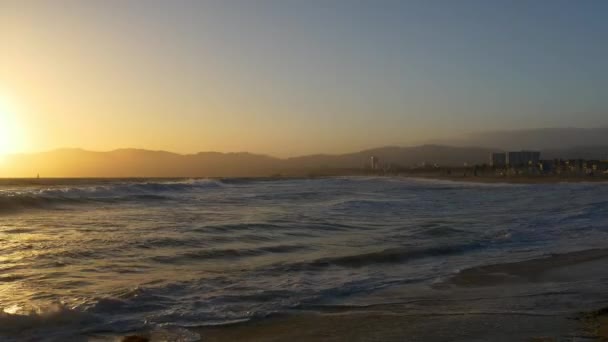 Узбережжя Каліфорнії на заході сонця — стокове відео