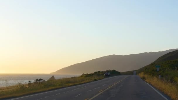 Viagem de carro ao longo da costa da Califórnia — Vídeo de Stock