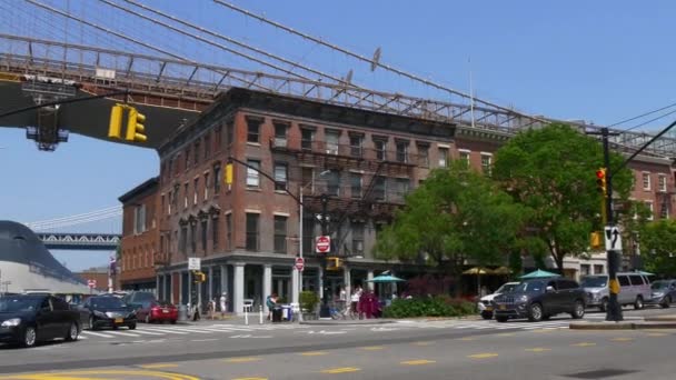 Weergave van de zonnige dag op brooklyn bridge — Stockvideo