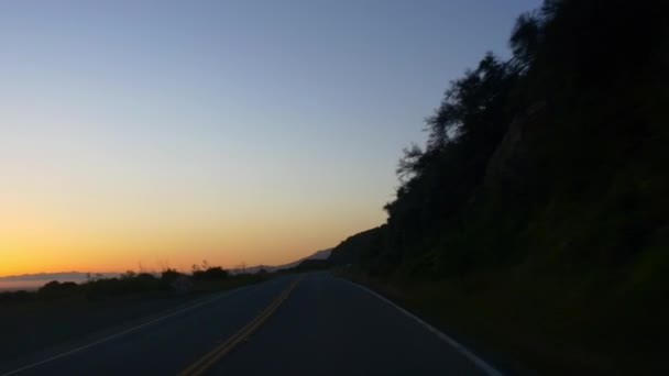 Voyage en voiture le long de la côte californienne 
