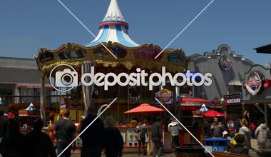 Venice Beach üzerinde insan kalabalığı