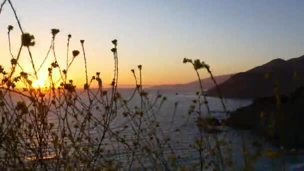 Costa da Califórnia ao pôr-do-sol — Vídeo de Stock