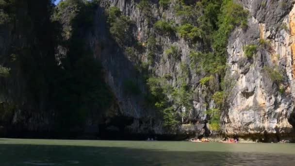 Excursión a las islas cueva — Vídeos de Stock