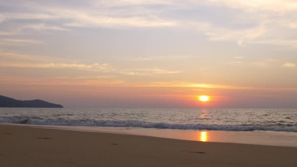 Amazing sunset over the tropical beach — Stock Video