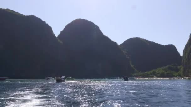 Поездка на лодке — стоковое видео