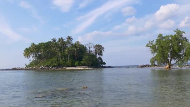 Vista na ilha deserta — Vídeo de Stock