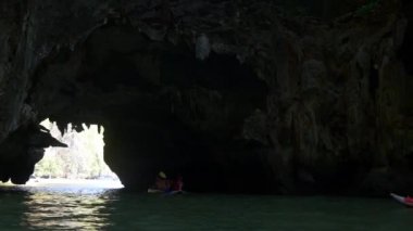 tekne turistik gezi için Adaları mağara