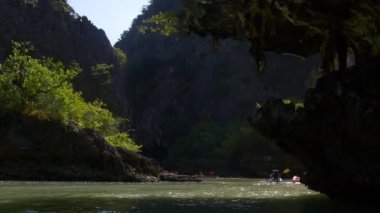 tekne turistik gezi için Adaları mağara