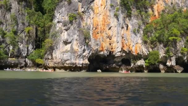 Excursión a las islas cueva — Vídeo de stock
