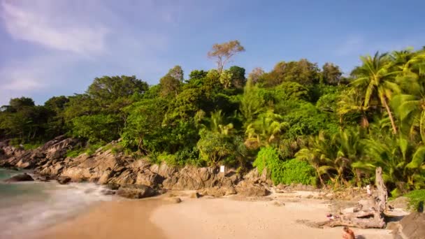 Po odpoczynku na tropikalnej plaży turystycznych — Wideo stockowe