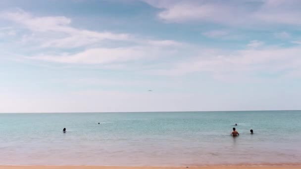 Tourist having rest on tropical beach — Stock Video