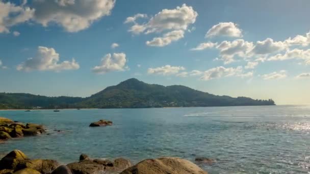 Dia de verão famoso laem sing praia vista ponto panorama 4k tempo lapso tailândia — Vídeo de Stock