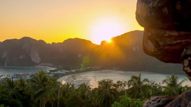 Famous ko phi phi island viewpoint sunset panorama 4k time lapse thailand — Stock Video