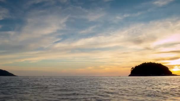 Phuket eiland beroemde strand zonsondergang skyline panorama 4 k tijd vervallen thailand — Stockvideo