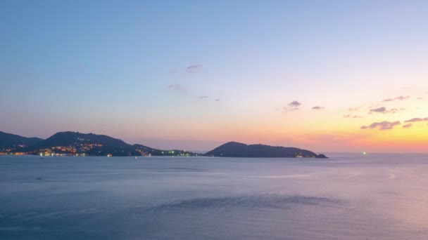 Panorama coastlline Summer zachód słynnego phuket island beach 4 k czas wygaśnięcia Tajlandia — Wideo stockowe