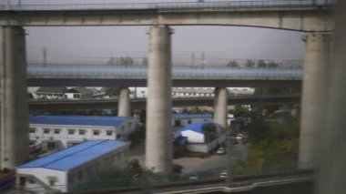 Hangzhou şehrinin sanayi manzarası tren yolculuğu, Çin