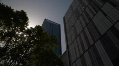 Gündüz vakti Hangzhou şehrinin modern mimarisi