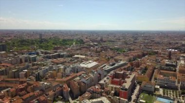 İtalya 'nın Milano şehrindeki şehir merkezinin havadan görüntüsü 