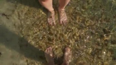 Bali adasında güneşli bir gün, birkaç metre kum, Endonezya, ağır çekim 