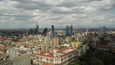 İtalya 'nın Milano şehrindeki şehir merkezinin havadan görüntüsü 