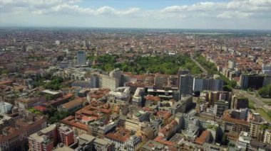 İtalya 'nın Milano şehrindeki merkez bölge şatosunun hava manzarası 