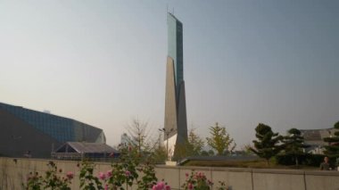 Gün batımı zamanı Changsha şehri ünlü kültür delta kompleksi kule kare yavaş çekim panoraması 4k porselen