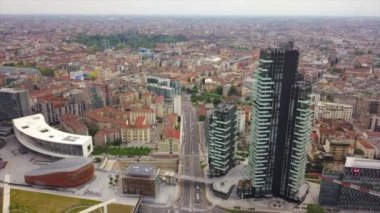 İtalya 'nın Milano şehrindeki şehir merkezinin havadan görüntüsü 