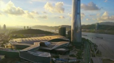 Zhuhai City, Çin 'deki deniz manzaralı şehir manzarası, 4k 