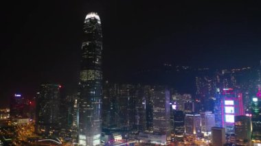 Aydınlatılmış Hong Kong şehrinin hava manzarası, Gece, 4k  