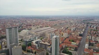 İtalya 'nın Milano şehrindeki şehir merkezinin havadan görüntüsü 