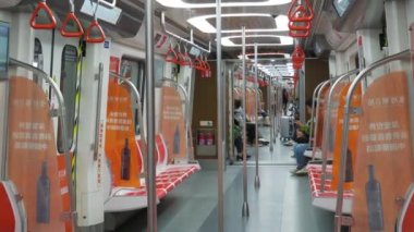 Çin 'in Qingdao şehrinde bir metro vagonu.