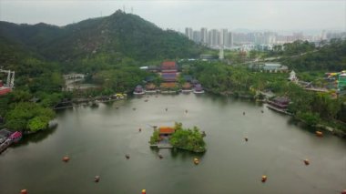 Çin 'in Zhuhai şehrindeki ünlü nuanming parkının havadan görüntüsü, 4K 