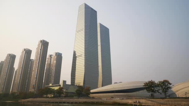 Slunečný Večer Changsha Slavný Moderní Umění Komplex Riverside Kancelářské Věže — Stock video